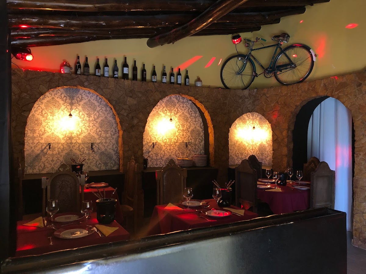 Mondego - Fondue Dancing Bar photo 3