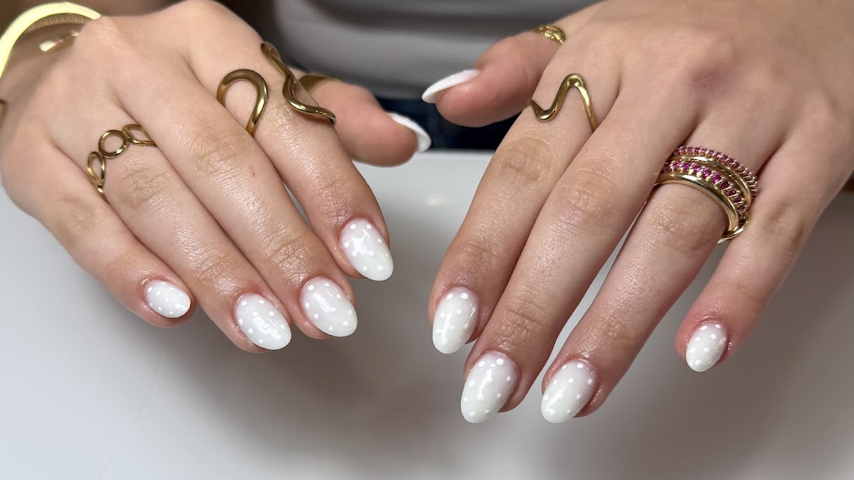 Mayara Hellen nails photo 2