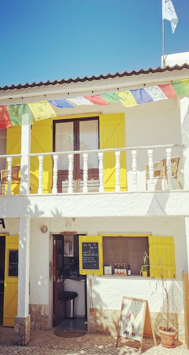 Moka Surf House & Yoga Retreat